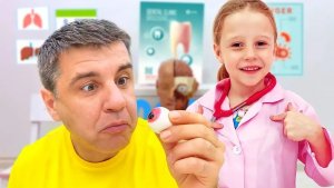 Настя и папа шутки с разными вкусностями. Веселое видео для детей.