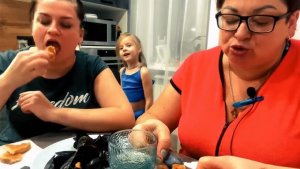 Дочка кормит Деликатесами😉/Мукбанг МИДИИ в СОбственном СОКЕ🙃