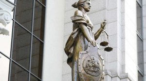 Верховный суд запретил водителям без большого пальца ездить на "механике"