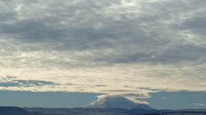 Красавец Эльбрус в серебристых облаках🗻
