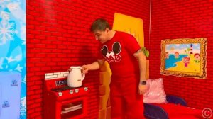 Настя и Папа строят игровой домик для детей и гуляют в парке развлечений [get.gt]