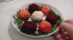 Салат-закуска красочное ассорти.