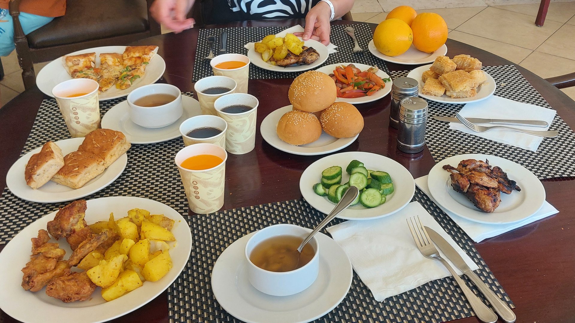 Обед в ресторане - 7 день смотреть онлайн