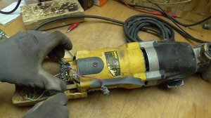 В ремонте дрель алмазного бурения DeWalt. Сгорела плата управления.