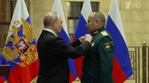 Владимир Путин вручил Золотые Звезды военным, участвовавшим в освобождении Северска.
