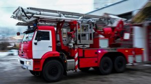 Нефтезавод загорелся на Кубани из-за падения обломков БПЛА