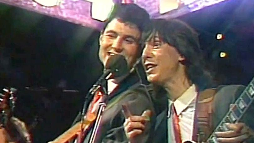 Матч-Реванш - НАШЕ ВРЕМЯ vs группа СЕКРЕТ с песней БЛЮЗ БРОДЯЧИХ СОБАК :1987: смотреть онлайн