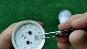 Они сказали: «Никогда не делайте этого с помощью WD40 и светодиода...» Но я всё равно попробовал