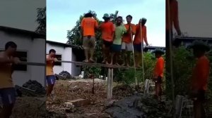 На стройке где-то в Юго-Восточной Азии.