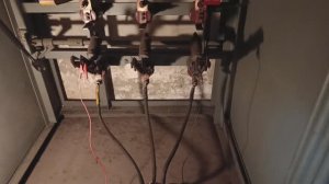 Разряд и акустический удар в месте повреждения кабельной линии