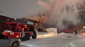 В Новосибирске на складе произошло возгорание на площади 2,2 тыс. кв. м