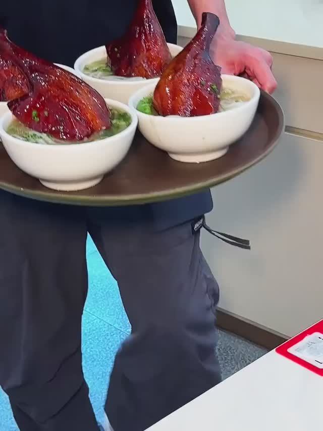 Восхитительная жаренная утка. Китайская кухня. смотреть онлайн