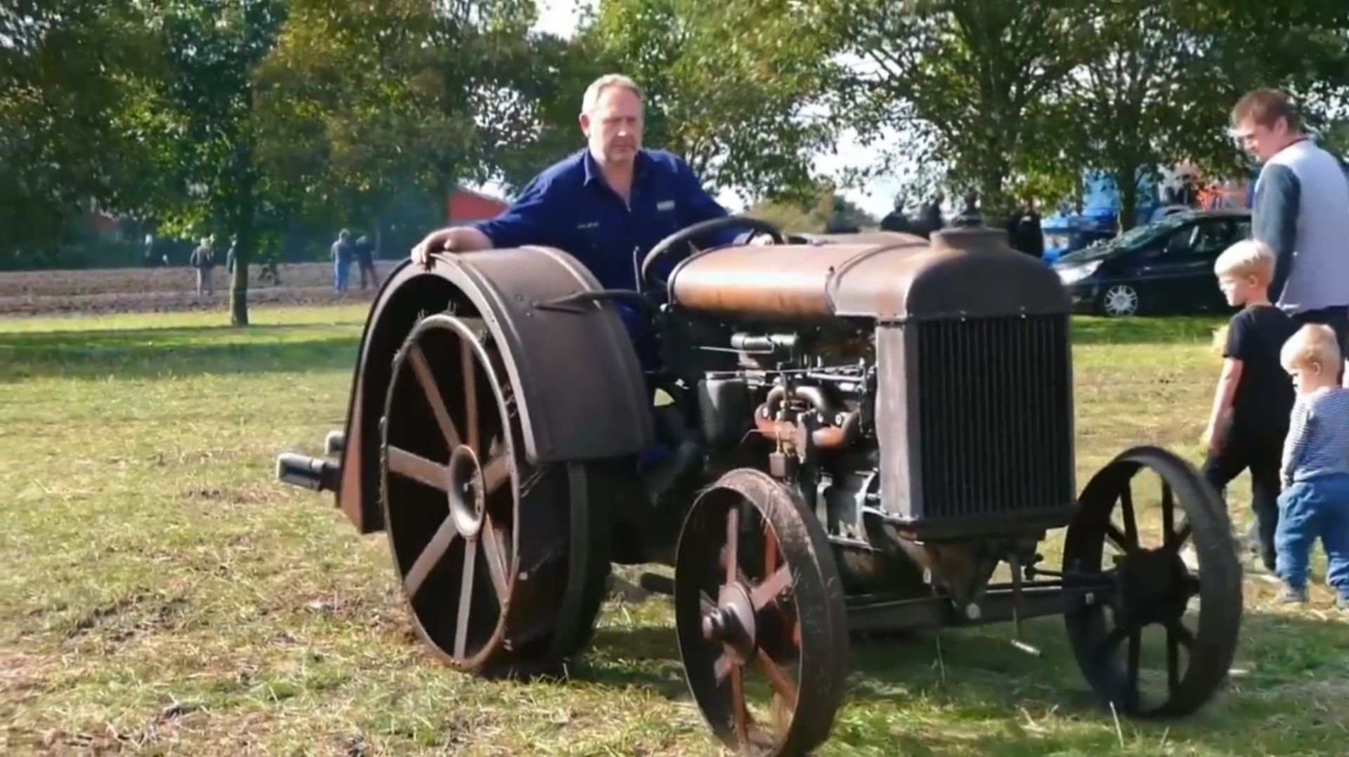 ЭТО ВИДЕО НАБРАЛО 1 МЛН ПРОСМОТРОВ! Трактора 1950-ых! Как новые! #214