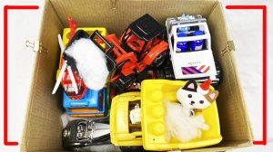 Мультики для детей и малышей. Яркие Машинки везут Деда Мороза. Мультики про машинки в коробке