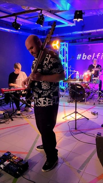 Солирую на и джаз Фесте в Белгороде. Максимов/Сокулер project
Бас Dingwall ABZ Custom .
. смотреть онлайн