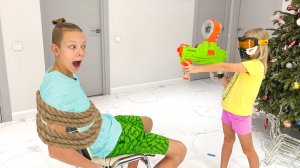 Саша и Арс ПРОТИВ сестры. НЕРФ БИТВА. БРОС ШОУ