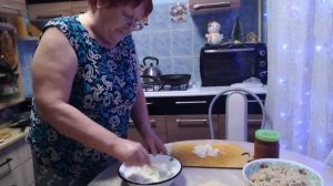 Жизнь пенсионеров.Фаршированные блинчики,гуляш.