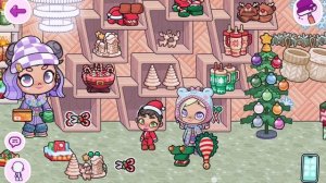 Алиса, Мирон и Татьяна пошли в новогодний магазин.