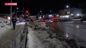 УСТРАНЯТЬ ПОСЛЕДСТВИЯ ЦИКЛОНА ПРОДОЛЖАЮТ В КАМЧАТСКОЙ СТОЛИЦЕ • НОВОСТИ КАМЧАТКИ