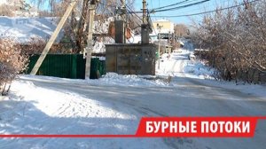 Канализационные стоки превратили в каток дорогу на улице Василия Долгополова в Иркутске