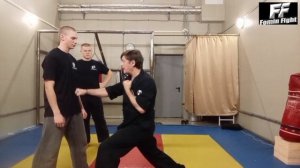 самооборона/ удар передней рукой с длинной позиции