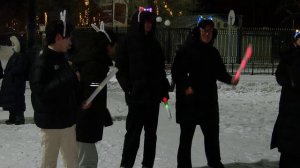 Мост дружбы и гирлянд: студенты из России и Китая провели предновогодний флешмоб на набережной Амур