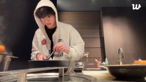 WEVERSE live JK 2025.12.04 Готовим с другом из Пусана