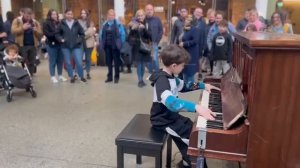 Moonlight Sonata to Still D.R.E in public!! (Crowd was shocked!)