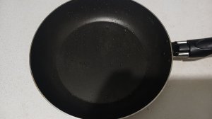 Как очистить сковороду от застарелого жира и нагара