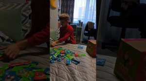 Ну совсем не детская распаковка скрепышей!