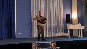 А.Твардовский"Василий Теркин,Гармонь" театр Российской Армии. Читает,играет и танцует Матвей Петров.