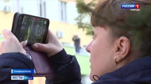 В Симферополе спасатели в костюмах Деда Мороза поздравили маленьких крымчан