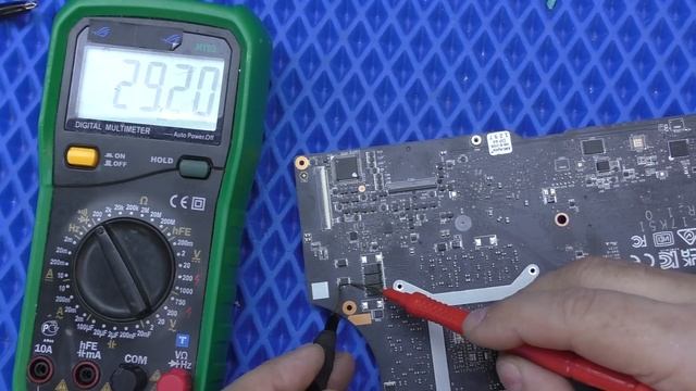 Массовый падёж игровых MSI-GE по цене бу автомобиля и ремонт Счастливчика MSI Raider GE77HX-12UHS