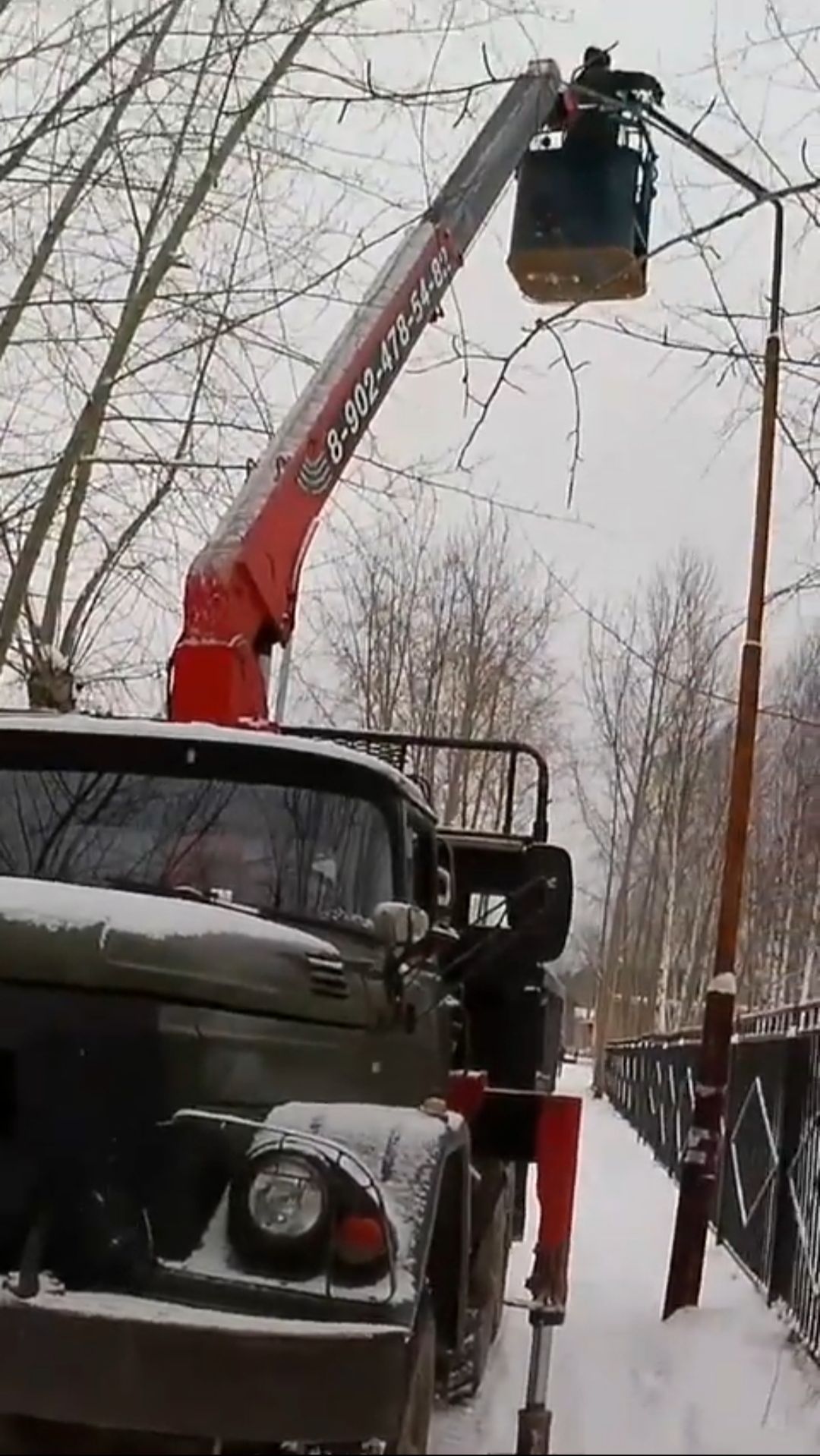 ‼️ Как работать на манипуляторе ЗИЛ-131 с корзиной для КМУ. ПОЛНОЕ видео смотрите ЗДЕСЬ ⬇️