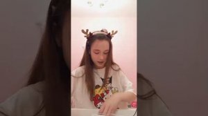 Кейси делает макияж который задал Подписчик