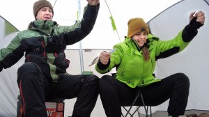 Наша первая зимняя рыбалка с женой, в палатке