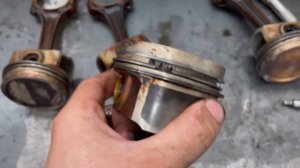 Что произошло с поршнями после удара по клапанам. Продолжаем разбирать Шкоду Октавию 1.8 турбо.