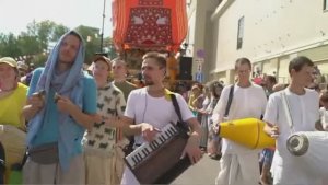 Вдохновляющая на любовное служение Ратха-ятра в Москве:-)