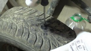 Ремонт шины жгутом

больше не нужен Прокол

за 2 минуты убирается

саморезом из Китая