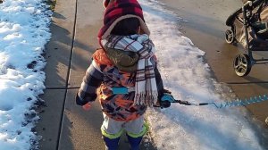 Давид танцует, поет играет