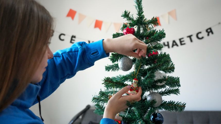 Горит и пылит: чем опасны некачественные искусственные елки