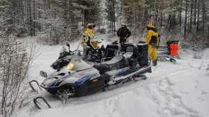 Пять негоходов в глухой тайге Серьёзные поломки нашли зимовьё