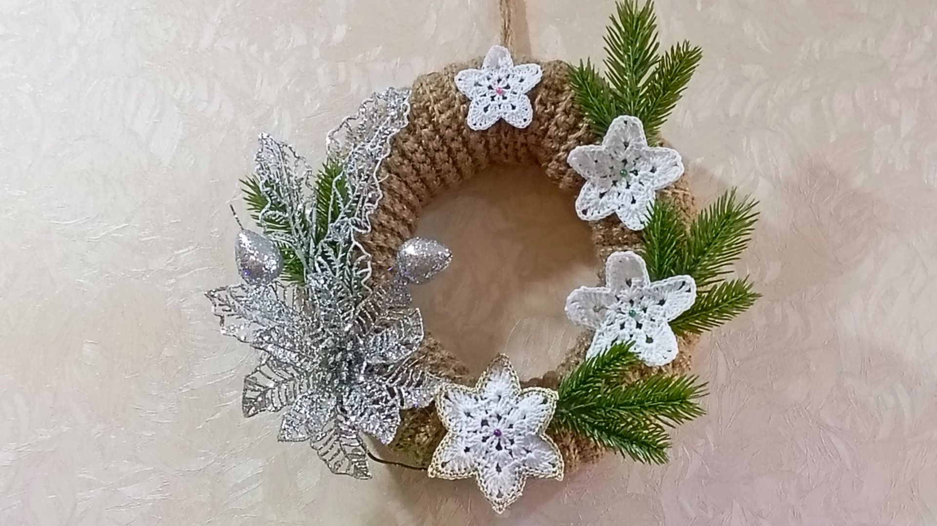 Новогодний венок . Видео обзор смотреть онлайн