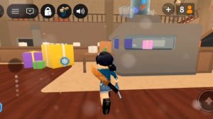 играю в mm2 но с новогодним обновлением 🥳
 нравится обнова? 🥨🎄