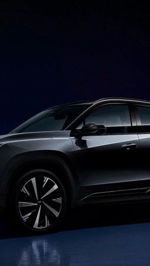 Как снять аккумулятор в Geely atlas new 2wd