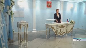 Они помогают создавать семьи: День работников органов ЗАГС отмечают в России