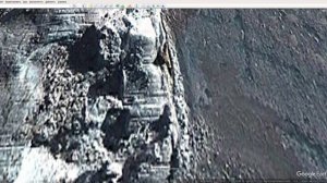 Антарктида. Элементы Зданий Оттаяли во Льдах.