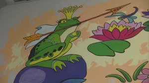 В поезде "Красная стрела" первое купе каждого вагона украшено по мотивам сказок