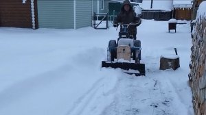 Муж чистит снег новым самодельным приспособлением. ВКУСНЫЙ САЛАТ в новогоднюю копилку рецептов