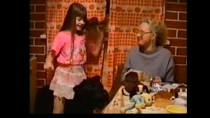 дома на кухне с мамой и Орселлой 1996